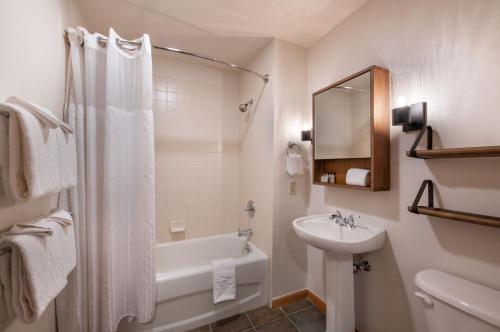 a bathroom with a tub and a sink and a bath tub at Premium Unit 2308 - 1Br - Zephyr Mountain Lodge condo in Winter Park