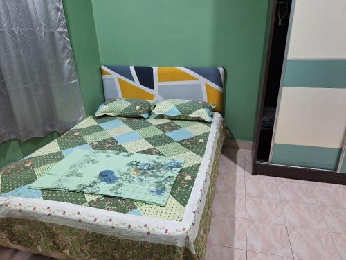 Postel nebo postele na pokoji v ubytování Merak Homestay