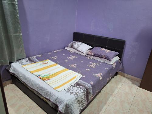 Postel nebo postele na pokoji v ubytování Merak Homestay