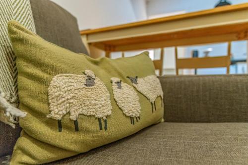 Posezení v ubytování Butland Cottage