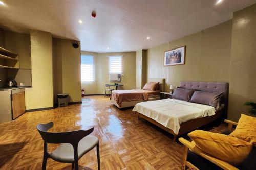Postel nebo postele na pokoji v ubytování Freddo Studio Apartelle