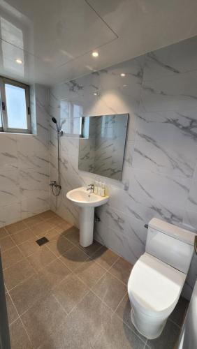Koupelna v ubytování Elegance hotel hwangridan