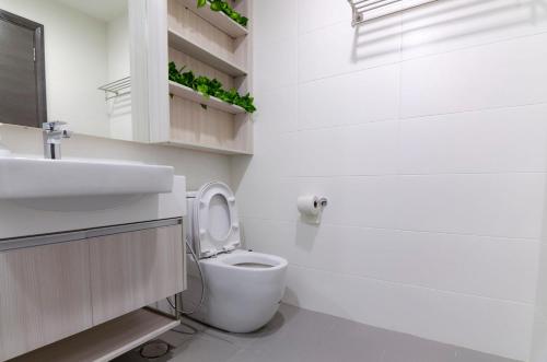 Ένα μπάνιο στο Relaxing High-Floor Stay at Suasana Suites JB