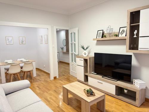 Rioja centro Ayuntamiento by Apartamentos Logrono