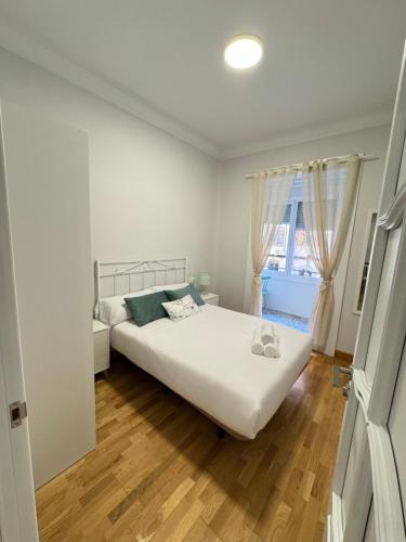 Rioja centro Ayuntamiento by Apartamentos Logrono