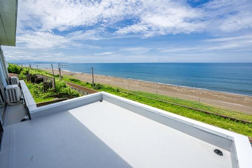 a view of the ocean from the balcony of a house at RIZOTIA Kakizaki in Katamachi