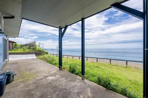 a view of the ocean from the porch of a house at RIZOTIA Kakizaki in Katamachi