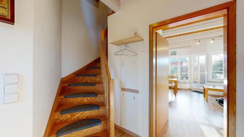 a staircase in a room with a living room at Ferienhaus kleiner Leuchtturm - Steuerbord Fehmarn Kopendorf - mit Garten und Terrasse in Fehmarn