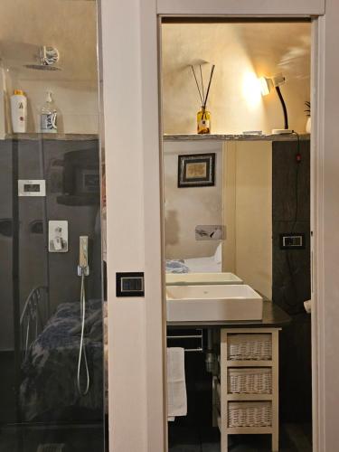 a bathroom with a sink and a mirror at Casa Roberta in Dolceacqua