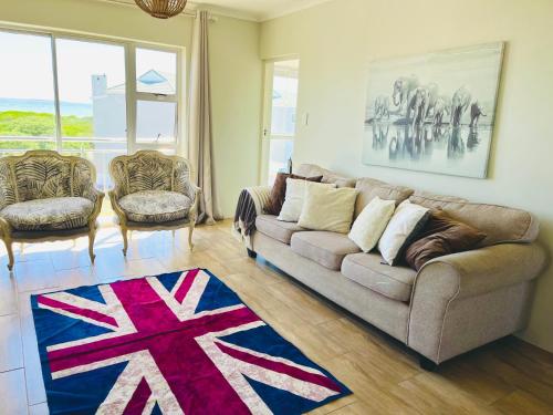 a living room with a couch and two chairs at Bella Casa - Seaview-Beach Club Apartment in Cape Town