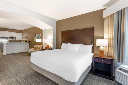 a large bedroom with a large bed and a kitchen at Comfort Inn & Suites Verona at Turning Stone Resort Casino in Verona