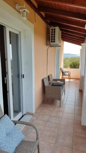 Μπαλκόνι ή βεράντα στο Sea view accommodation close to Halikounas beach