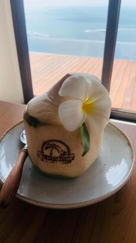 a flower on top of a pot on a plate at Anzhu Seamate Villa Samui in Amphoe Koh Samui