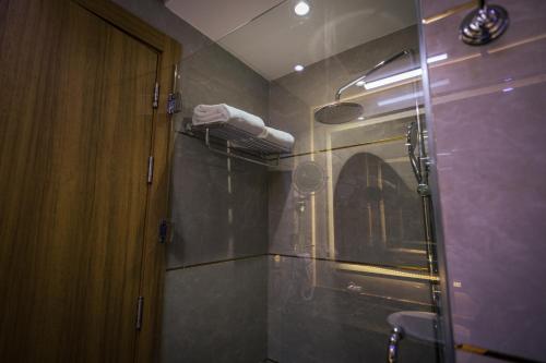 Ванная комната в Mirnian Hotel