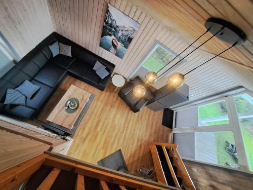 an overhead view of a living room in a tiny house at Ferienhaus am See, (1-7 Pers.) Tretboot, Sauna, Whirlpool, Kamin, Kinderspieleparadies in Twist
