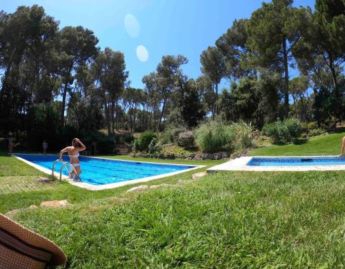 Nice house and pool by the golf course and close to the sea!