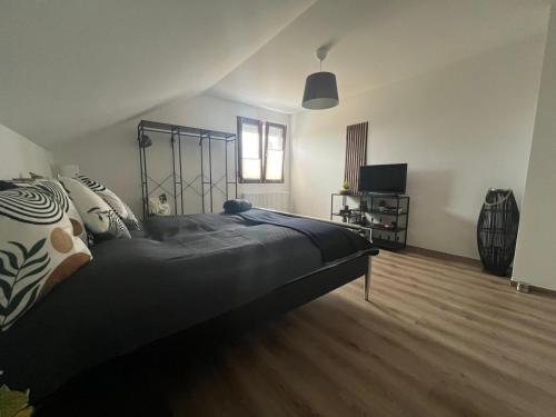 a bedroom with a large black bed in a room at Vöslau Panorama near Vienna in Bad Vöslau