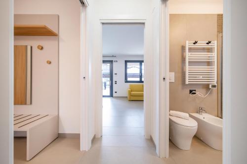 Ένα μπάνιο στο ApartmentsGarda - I Fiori D'Ulivo