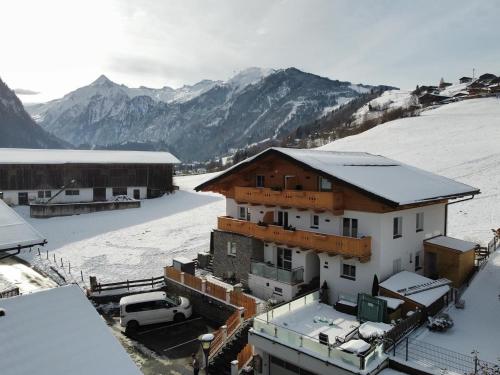 Appartements Bergfried - Ski In Ski Out bis ca Mitte oder Ende März, inklusive Sommerkarte, zentral mit Ausblick über Kaprun photo 3