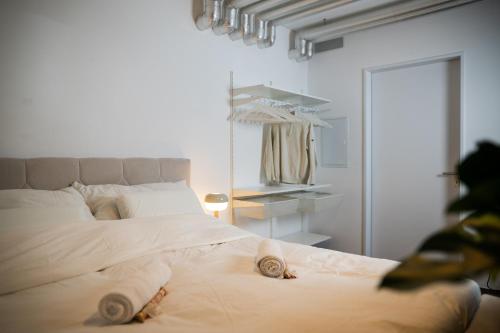 Postel nebo postele na pokoji v ubytování Modern Bijou Bern