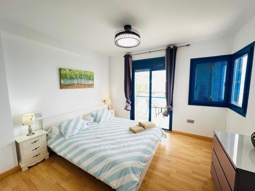Ένα ή περισσότερα κρεβάτια σε δωμάτιο στο The Beach Penthouse