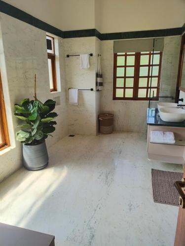 Ruang duduk di The Villa Mandrem