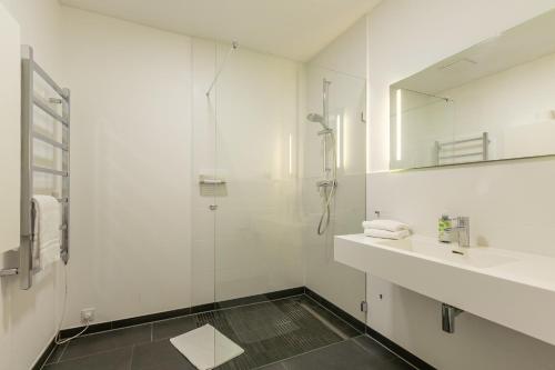 Bilik mandi di The Old Barn Wohnung Lena