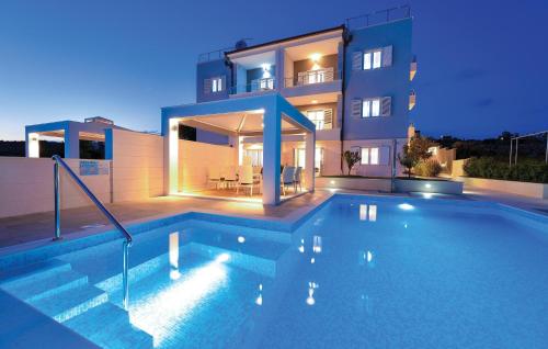 Nice Apartment In Rogoznica With Sauna