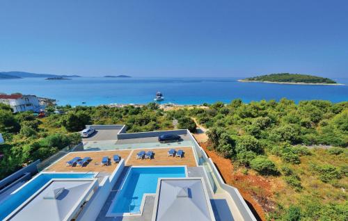 Nice Apartment In Rogoznica With Sauna