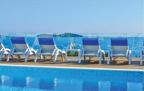 Gorgeous Apartment In Rogoznica