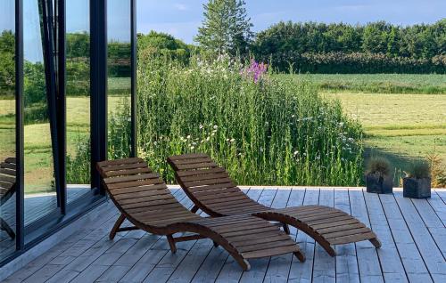 Jardín al aire libre en Amazing Home In Børkop With Wifi