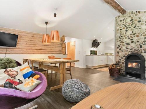 Beautiful Home In Aars W-にあるキッチンまたは簡易キッチン