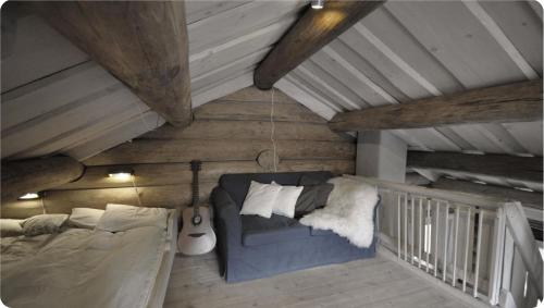a room with a couch and a bed in a attic at Amazing Home In Sälen With 5 Bedrooms, Sauna And Wifi in Sälen
