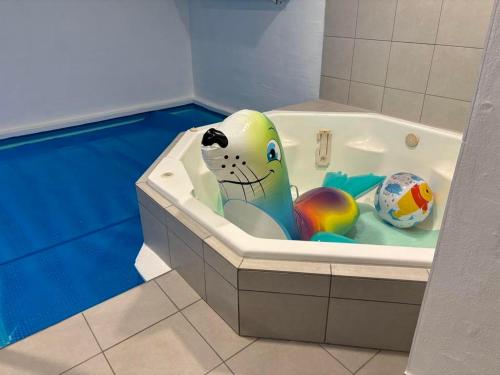 Fotografie z fotogalerie ubytování Wonderful, Large Pool Holiday Home, Close To Marielyst Beach v destinaci Bøtø By