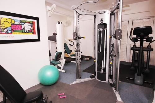 Fitness centrum a/nebo fitness zařízení v ubytování Karana Suite One Bedroom - K3
