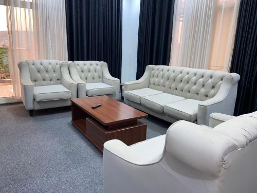 Nice Apartment in KIBAGABAGAにあるシーティングエリア