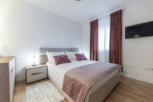 Sunny Bulevard Suite with Private Parking