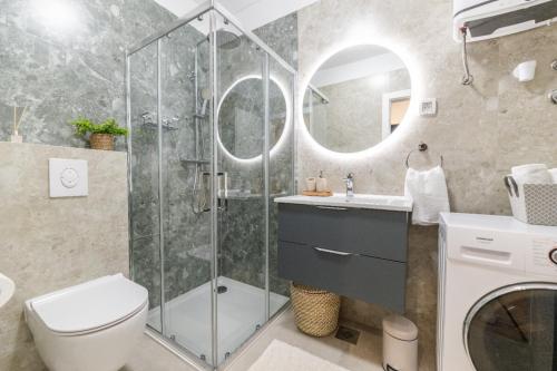 Sunny Bulevard Suite with Private Parking