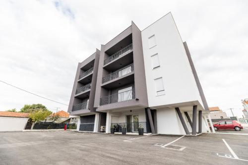 Sunny Bulevard Suite with Private Parking