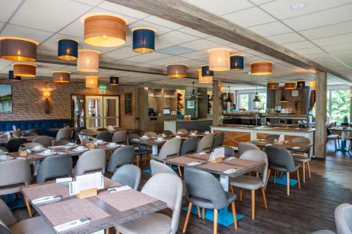 En restaurant eller et andet spisested på Recreatiecentrum de Kluft