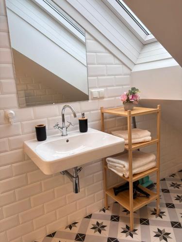 Simply third Apartment