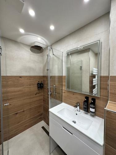 a bathroom with a sink and a shower at Alpenblick - klein, aber fein in Schladming