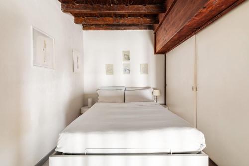 Navona Charming Apartment by Romeloft