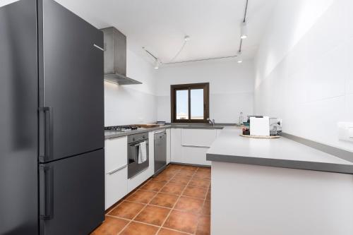 Kuchyň nebo kuchyňský kout v ubytování Casa Marisa with Heated Pool & Garden