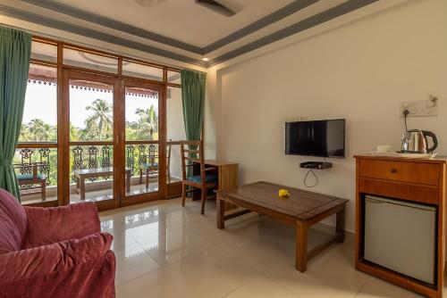 TV a/nebo společenská místnost v ubytování Broad Bean Royal Resort Goa