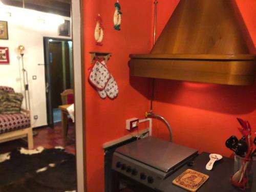 Η κουζίνα ή μικρή κουζίνα στο Casa Gugjet Cuore Carnico - Appartamento Tamai -giardino - senza scale - parcheggio privato - 4 zampe gratis