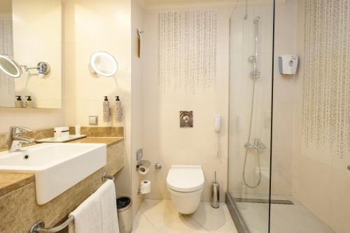 Bilik mandi di Sentido Kamelya Selin Luxury Resort & SPA