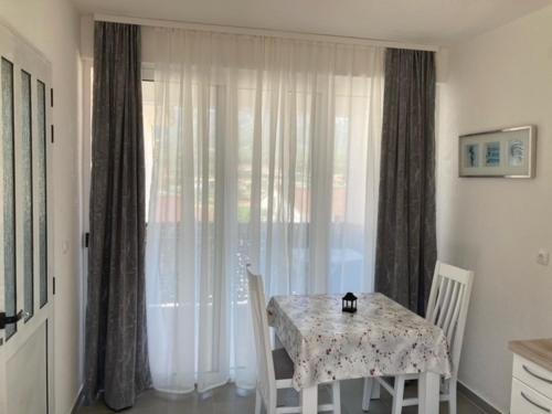 Apartment in Jelsa with terrace, air conditioning, Wi-Fi 4440-1