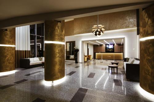 a lobby with a couch and a table at Hotel Vivat in Moravske Toplice