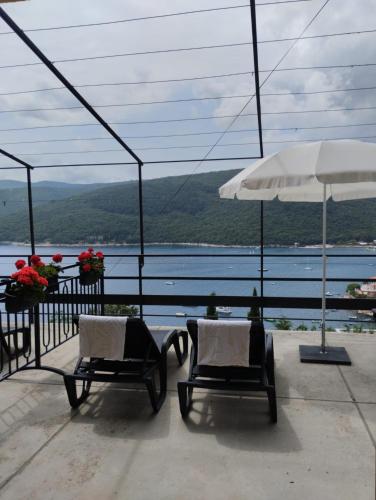 Apartment Bruna with terrace and spectacular sea view